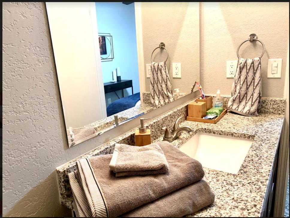 Private Bedroom Suite - Communal House Near Integris Oklahoma Stadt Exterior foto
